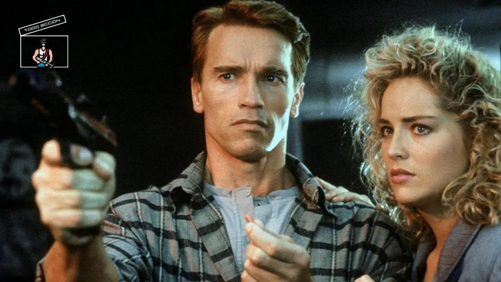 Arnold Schwarzenegger y Sharon Stone en una escena de Desafío Total