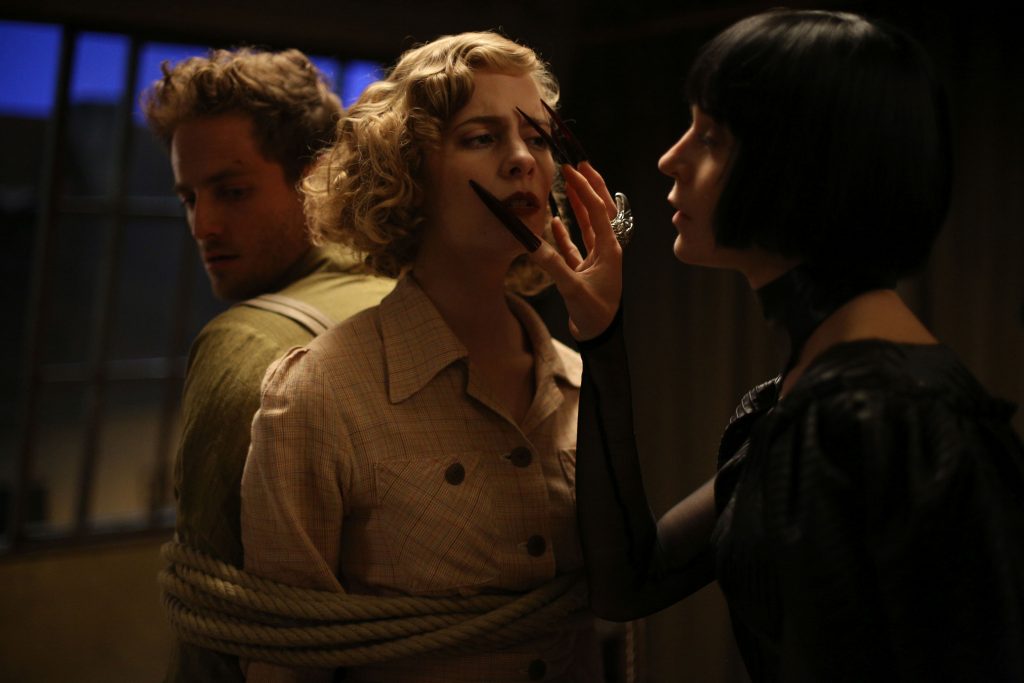 Viktor y Lucy secuestrados por la vampira Elsa en Terapia para un vampiro.