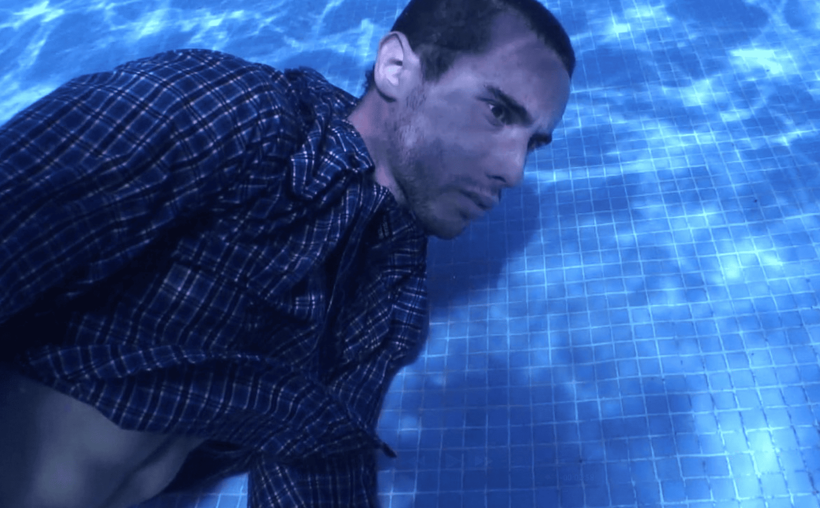 Escena del ahogamiento con Maykol en Juego De-Mente
