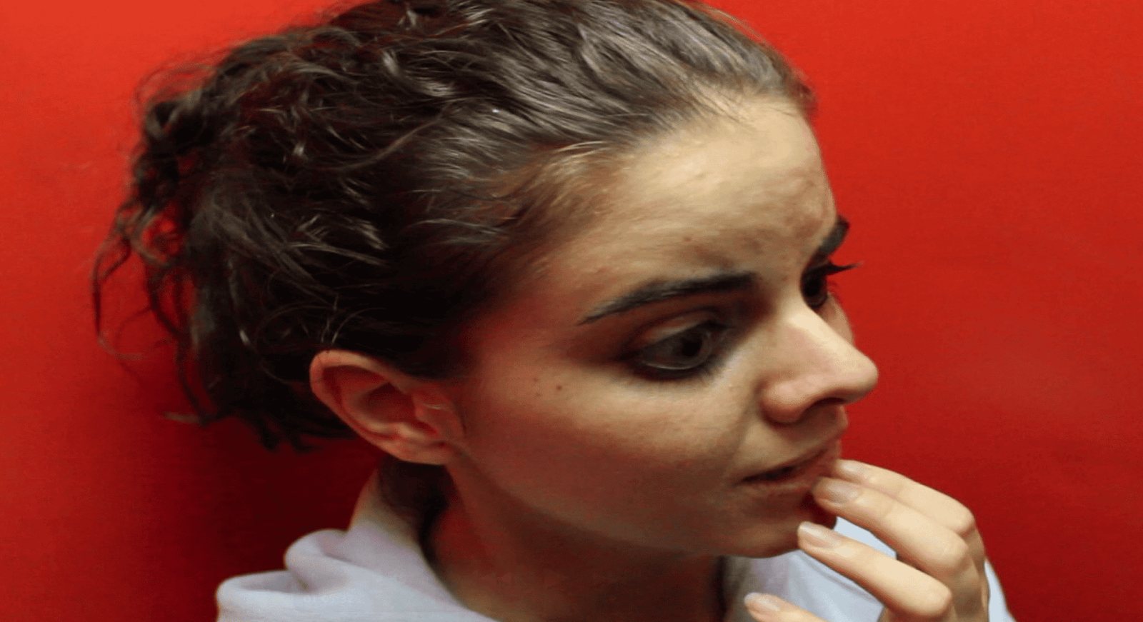 Laura Llopis en la escena de persecución de Juego De-Mente